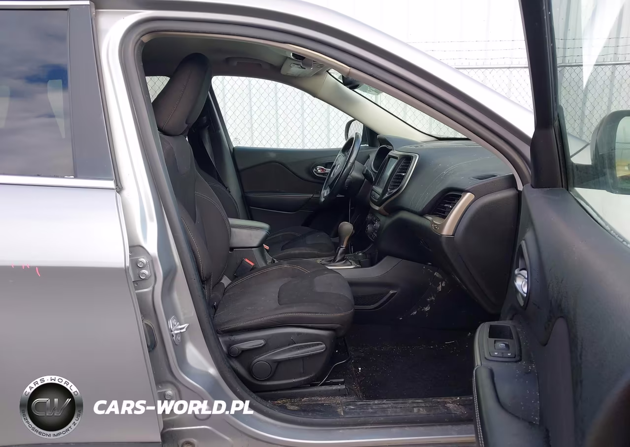 2015 Jeep Cherokee Latitude VIN:1C4PJMCSXFW529722 - 5