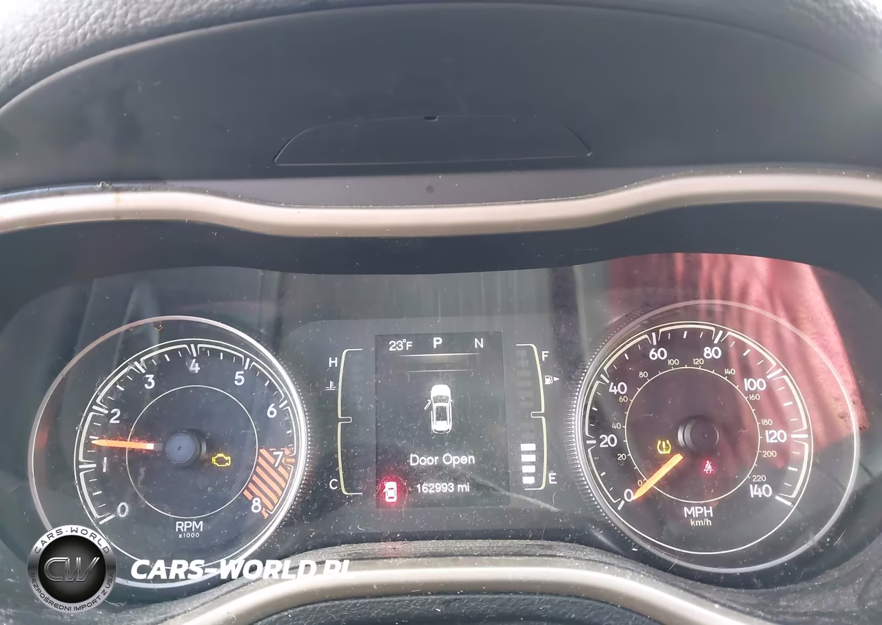 2015 Jeep Cherokee Latitude VIN:1C4PJMCSXFW529722 - 7