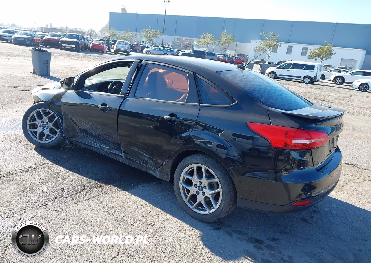 2015 Ford Focus Se VIN:1FADP3F23FL380598 - 3