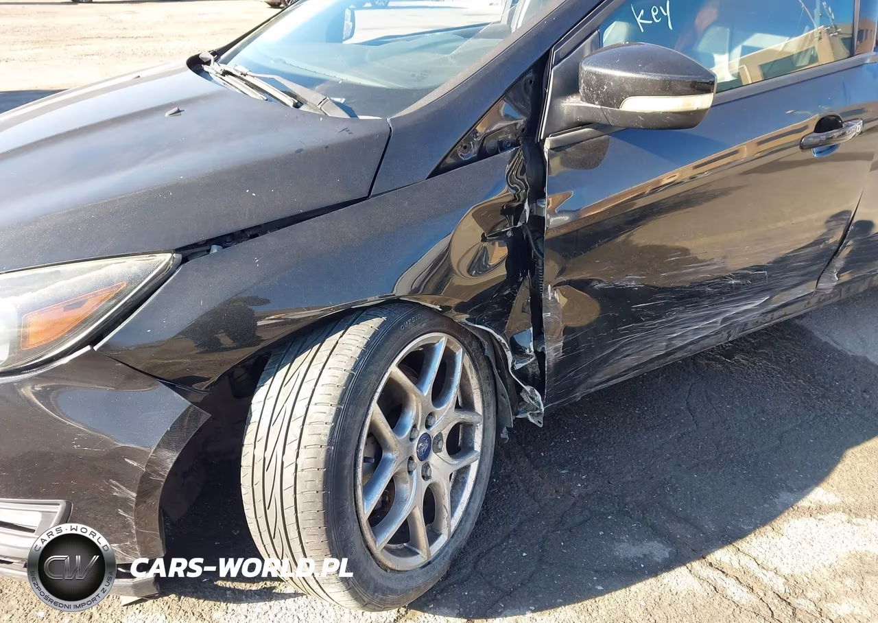 2015 Ford Focus Se VIN:1FADP3F23FL380598 - 6