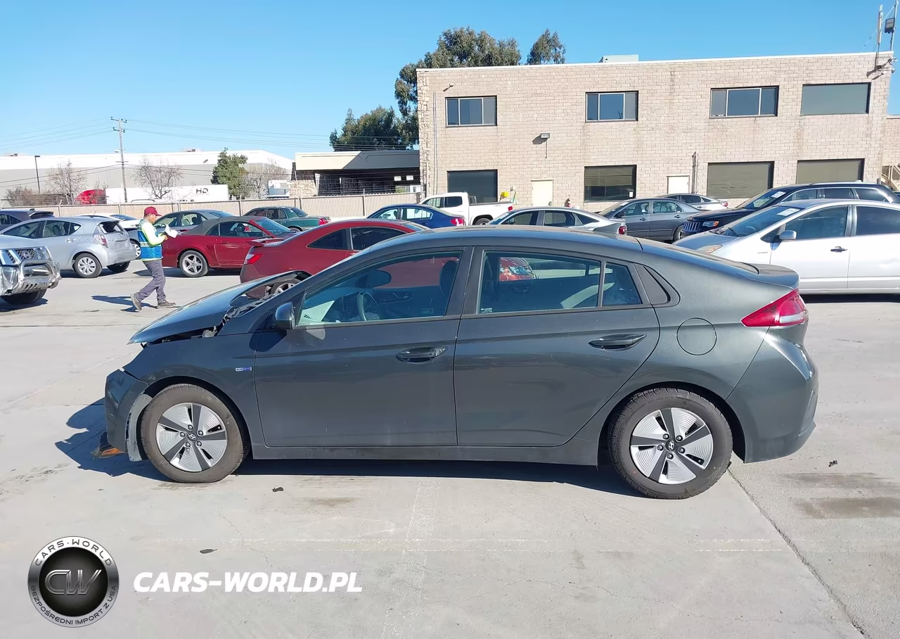 2020 Hyundai Ioniq Hybrid Blue VIN:KMHC65LC9LU242874 - 15