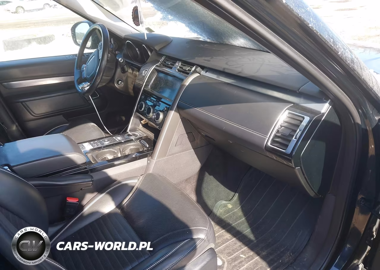 2017 Land Rover Discovery First Edition VIN:SALRTBBV0HA015664 - 5