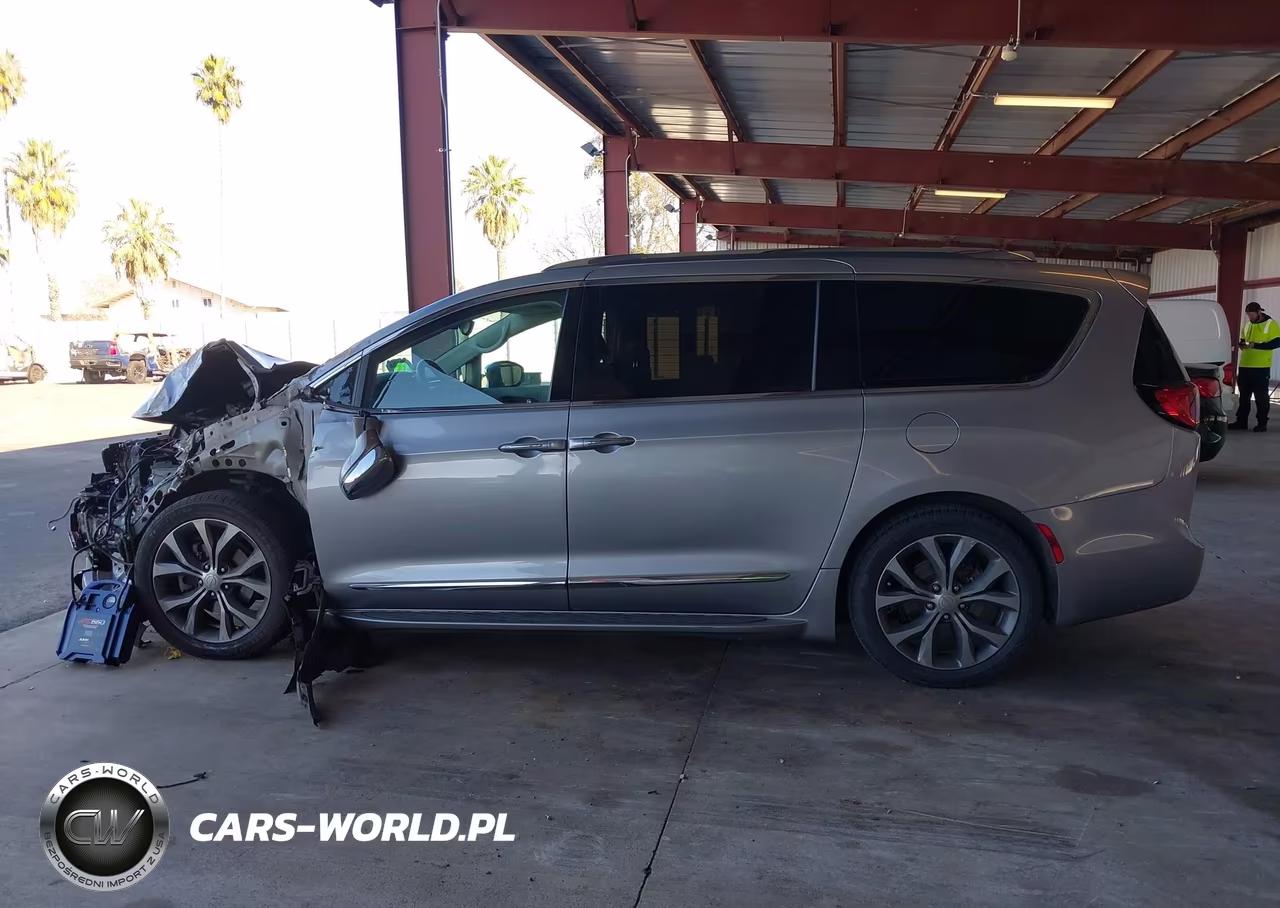 2017 Chrysler Pacifica Limited VIN:2C4RC1GG1HR504517 - 14