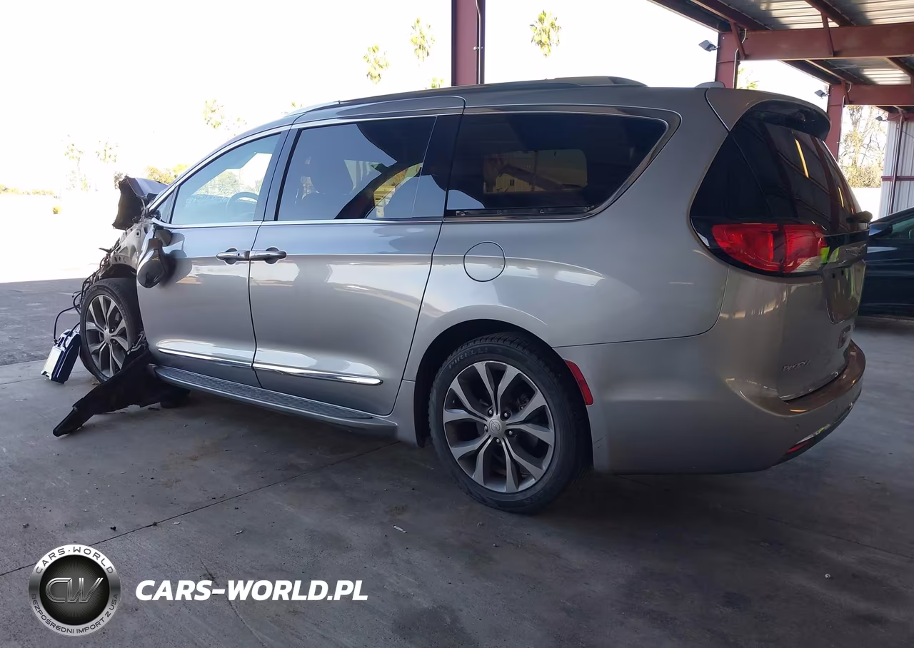 2017 Chrysler Pacifica Limited VIN:2C4RC1GG1HR504517 - 3