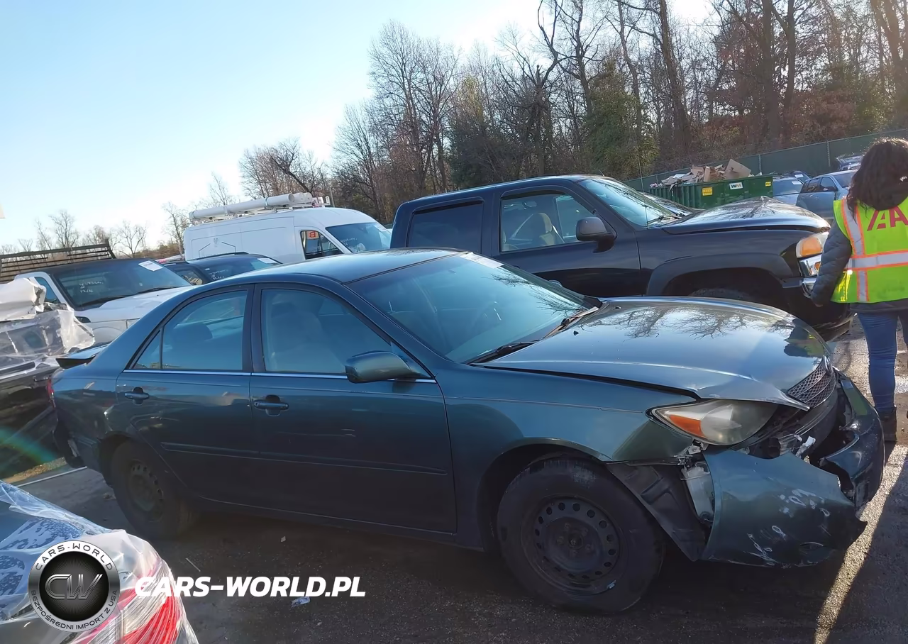 2003 Toyota Camry Le VIN:JTDBE30K030189833 - 12