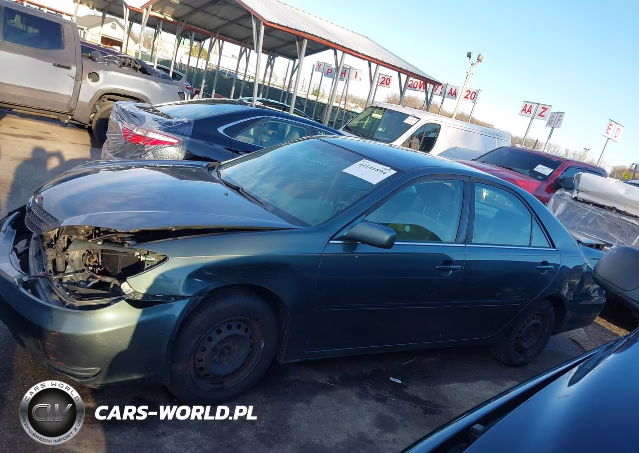 2003 Toyota Camry Le VIN:JTDBE30K030189833 - 13