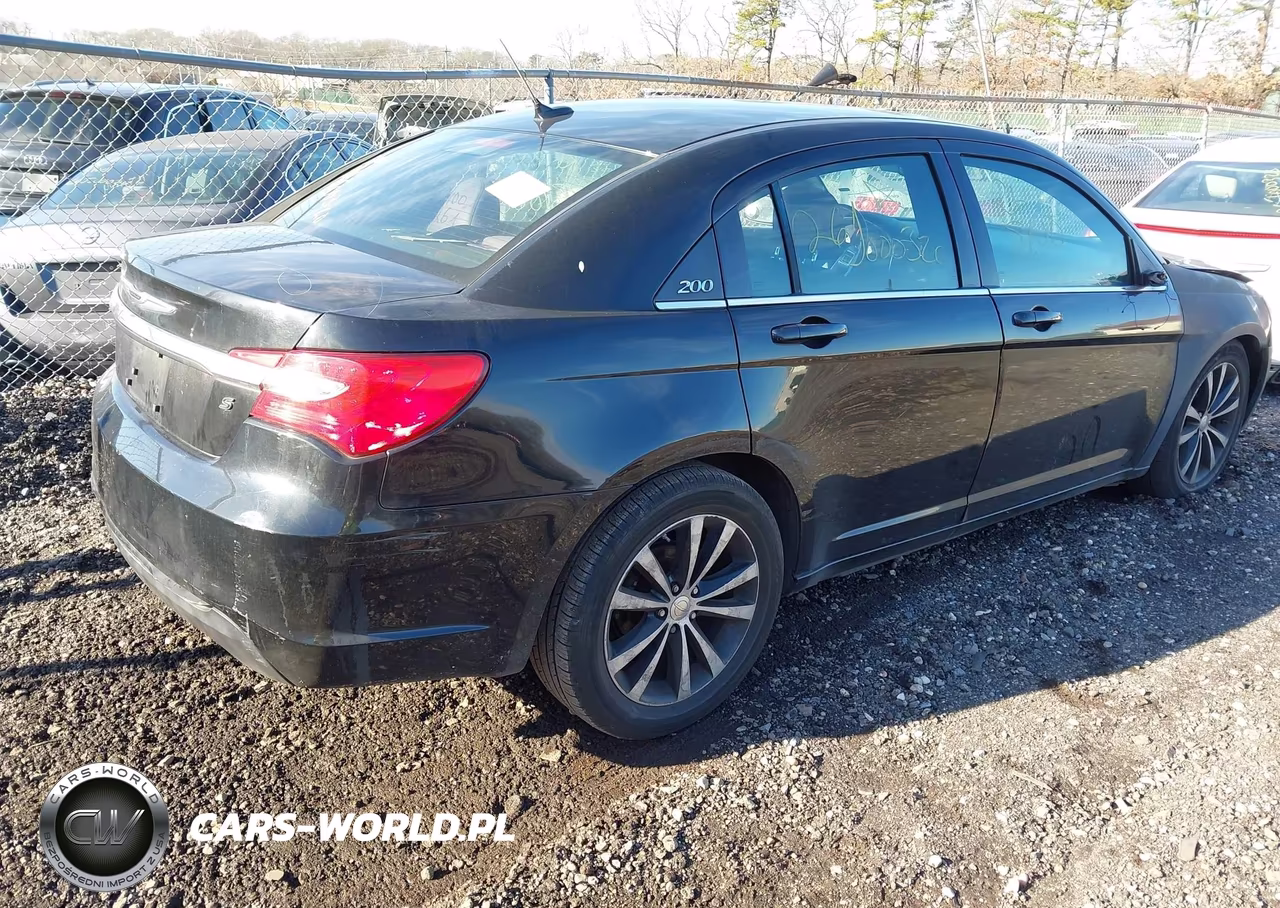 2013 Chrysler 200 Touring VIN:1C3CCBBG6DN727778 - 4