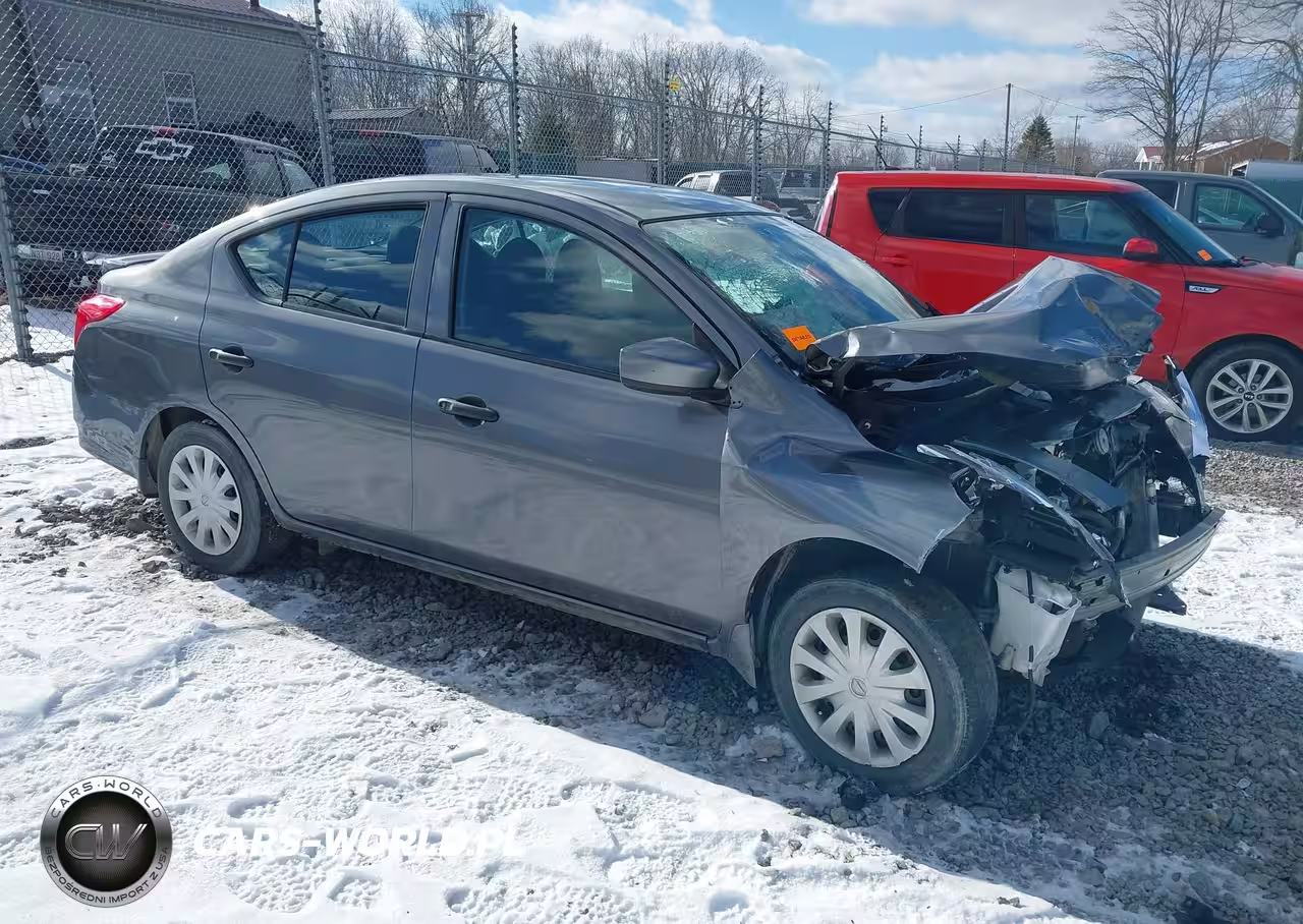 2017 Nissan Versa 1.6 S+