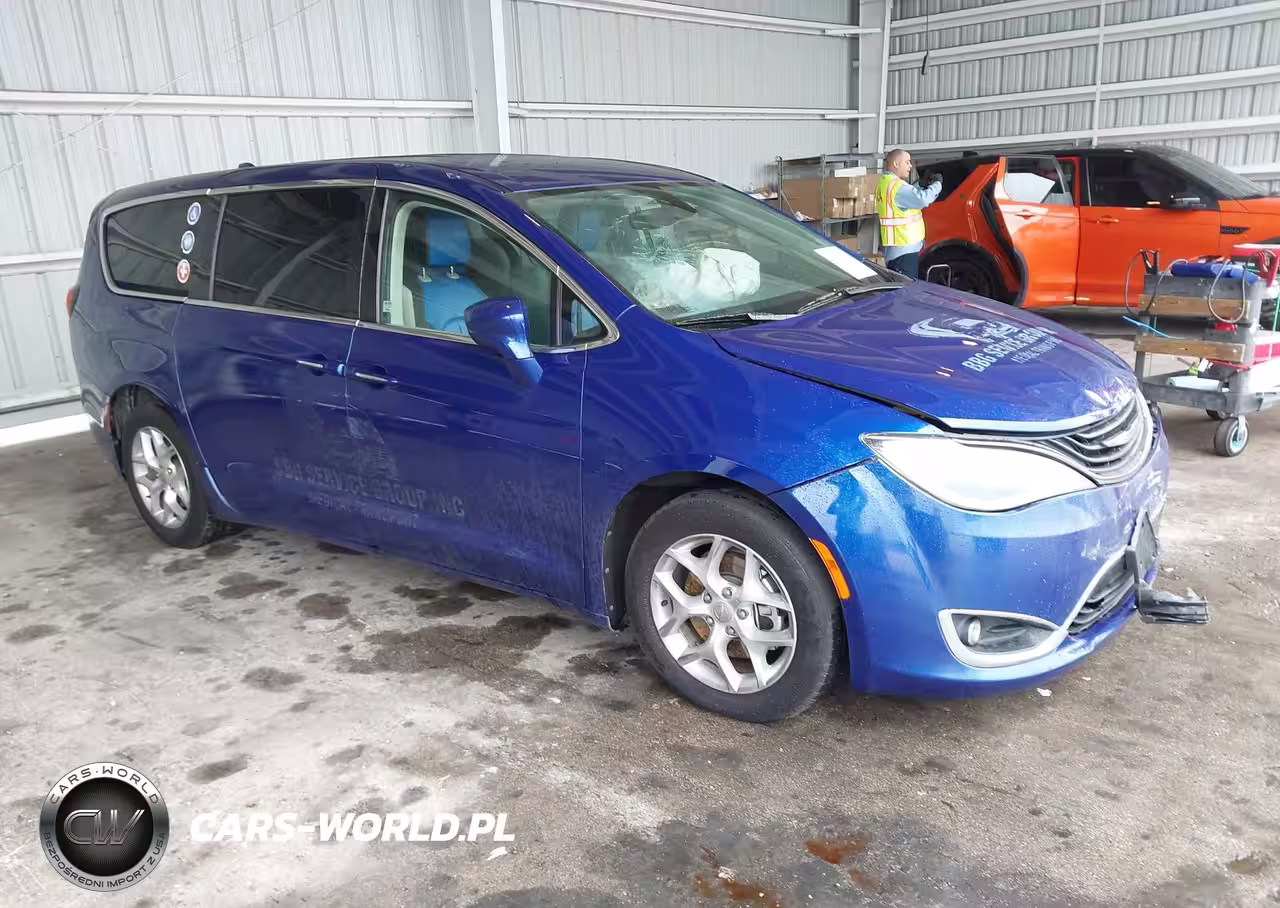 2018 Chrysler Pacifica Hybrid Touring Plus