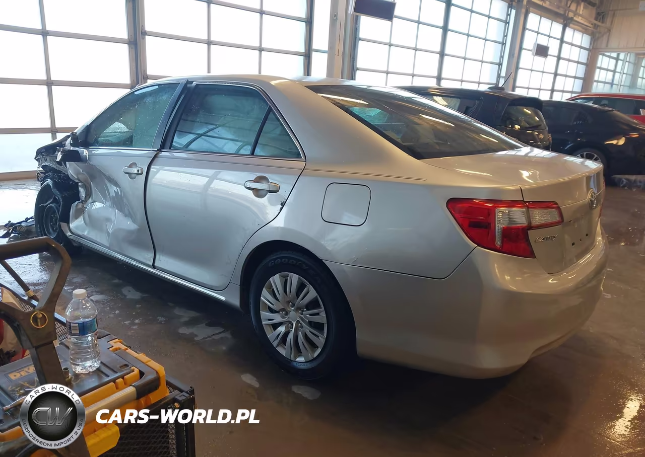 2014 Toyota Camry Le VIN:4T4BF1FK1ER382868 - 3