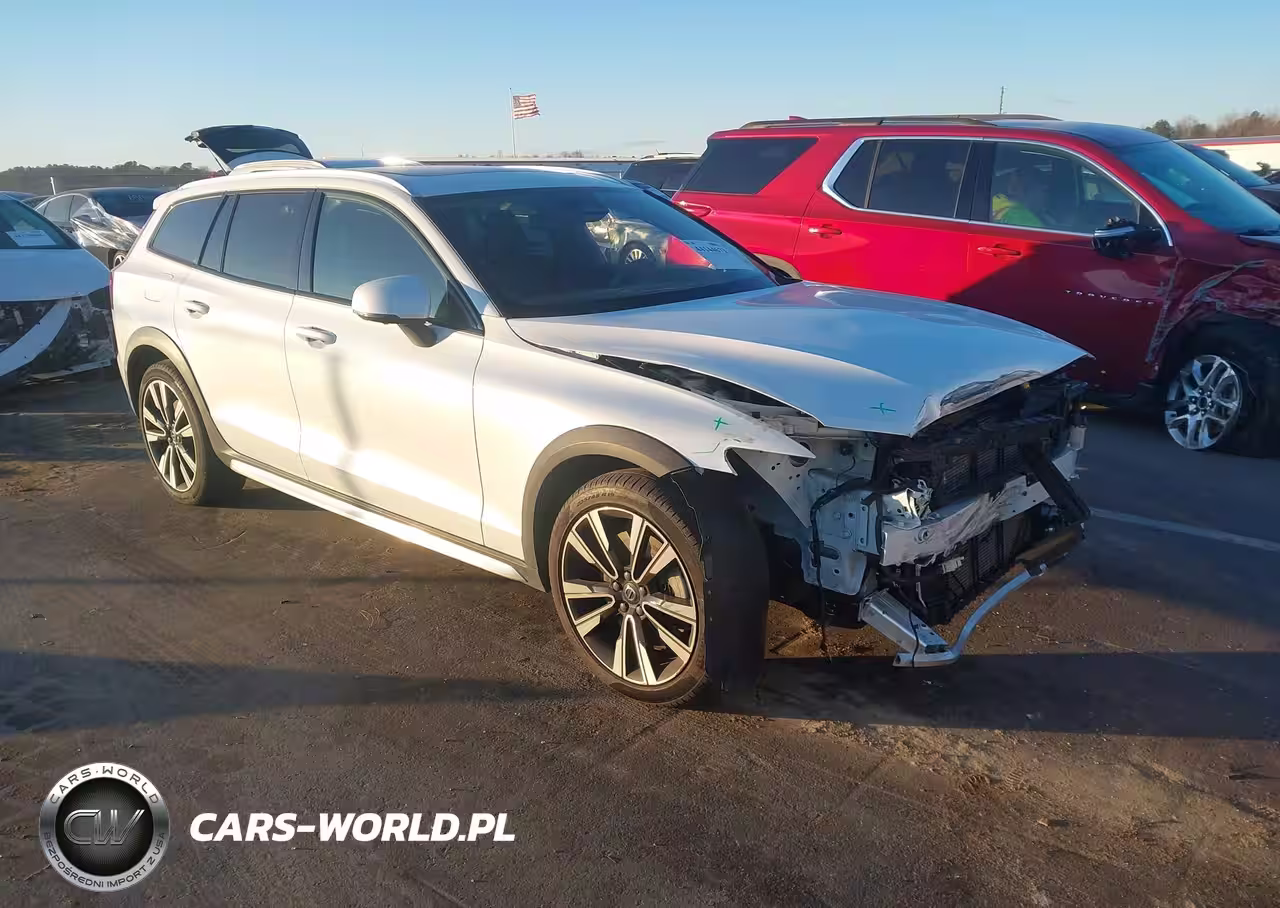 2023 Volvo V60 Cross Country B5 Ultimate