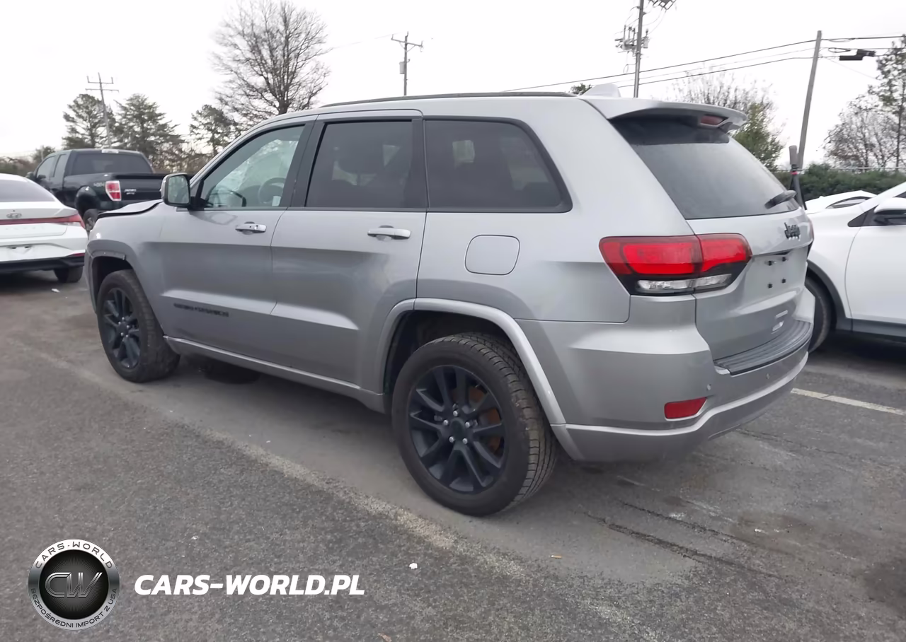 2019 Jeep Grand Cherokee Altitude 4X2 VIN:1C4RJEAG8KC856922 - 3