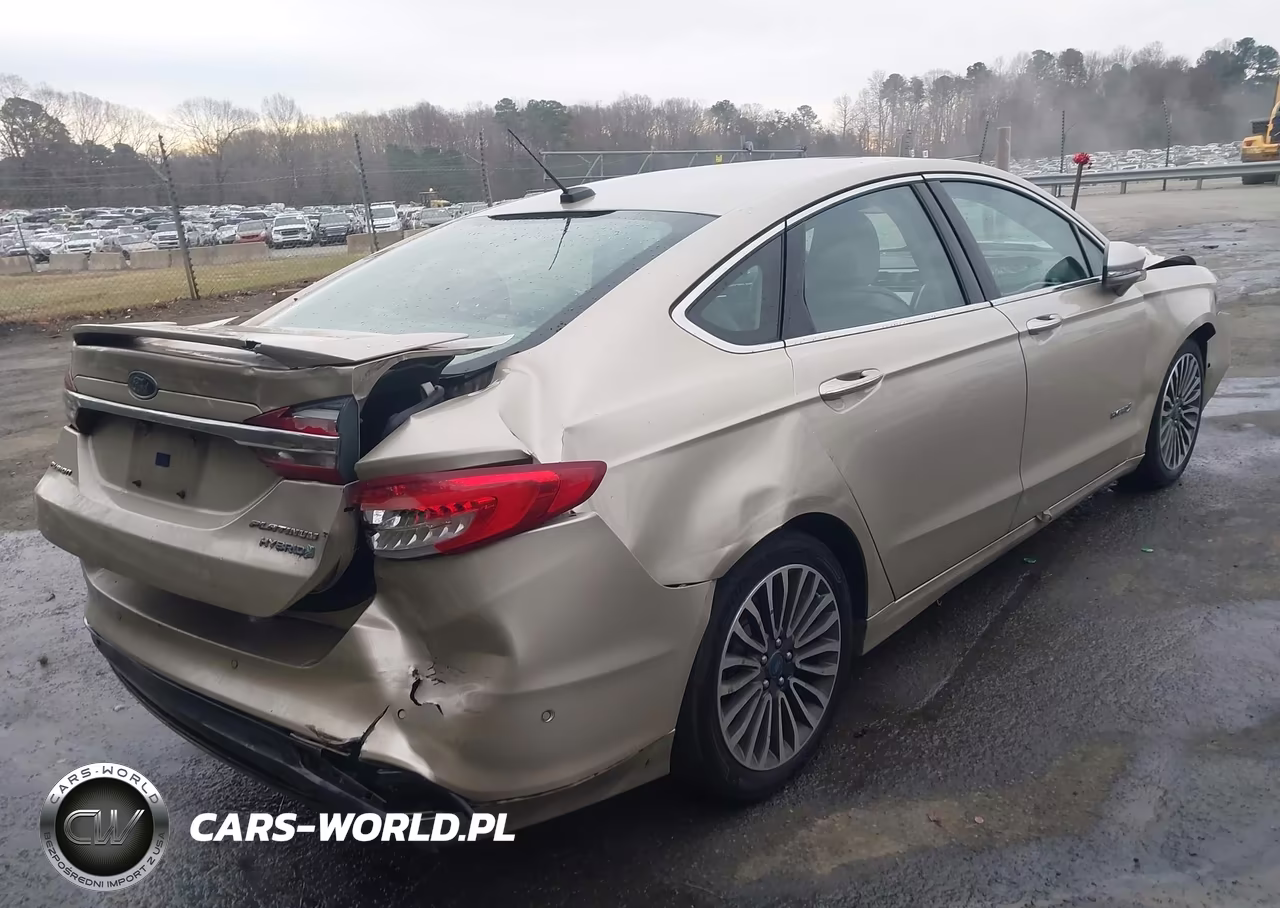 2017 Ford Fusion Hybrid Platinum VIN:3FA6P0RU1HR320926 - 4
