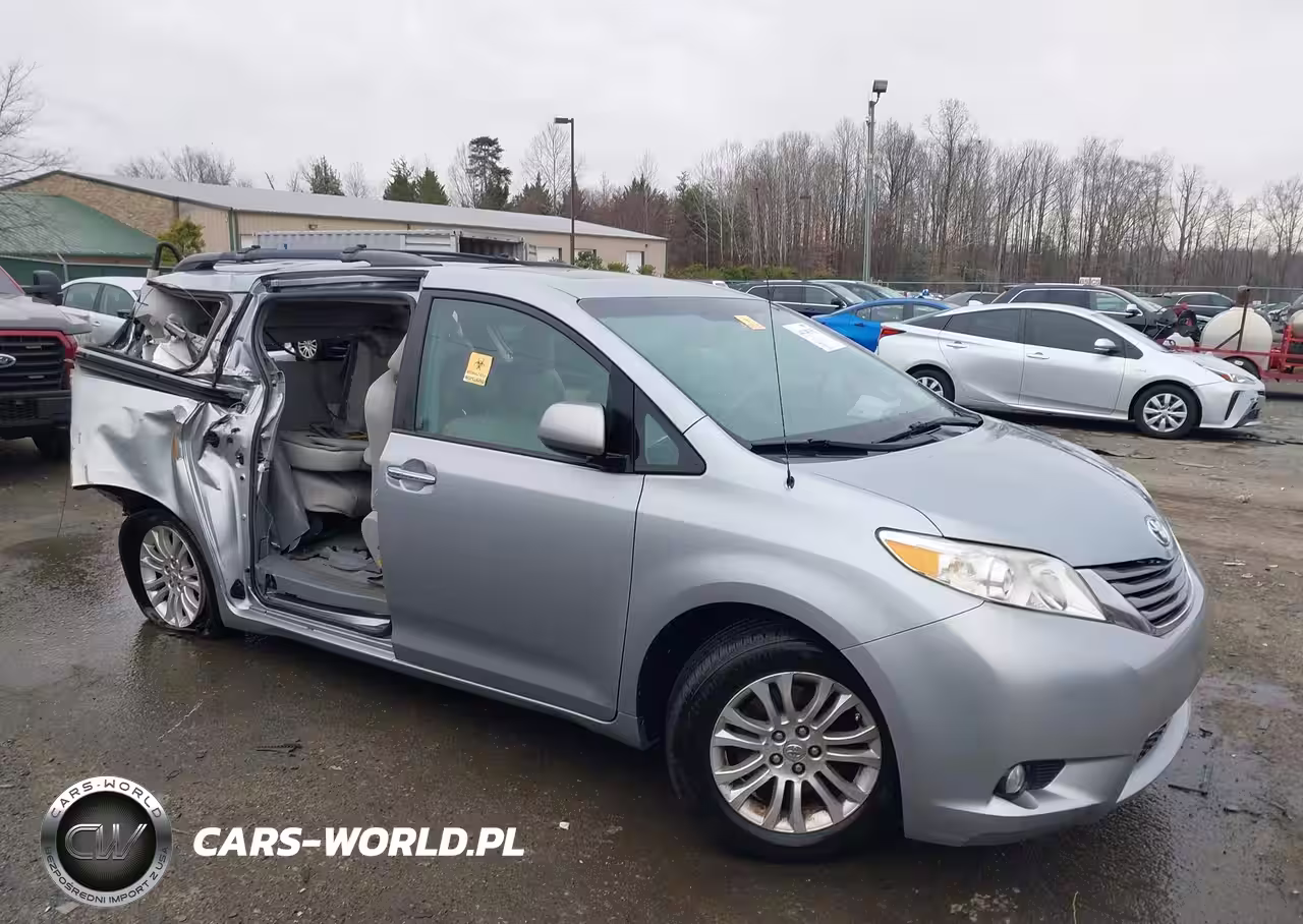 2013 Toyota Sienna Xle V6 8 Passenger