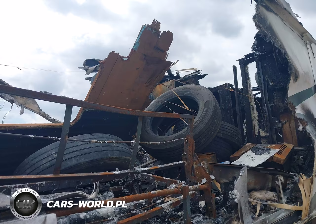 2001 Ford F550 Super Duty Stripped Chass VIN:1FCNF53SX10A13466 - 8
