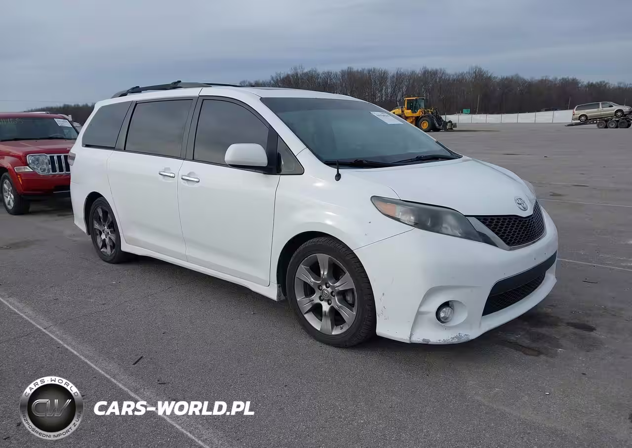 2014 Toyota Sienna Se 8 Passenger