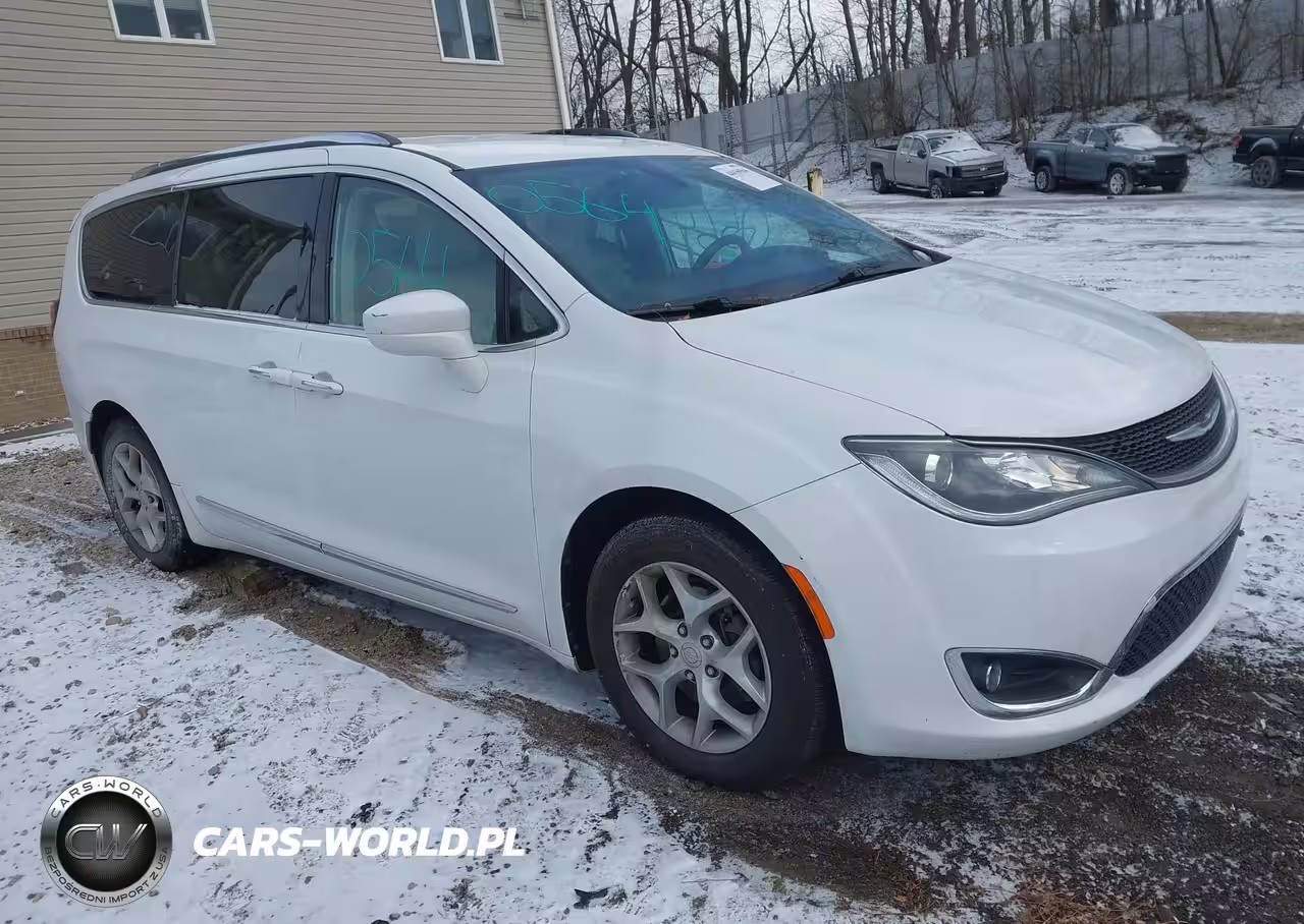 2017 Chrysler Pacifica Touring-L Plus