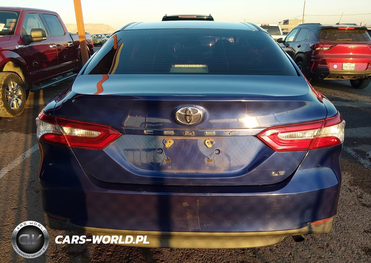 2018 Toyota Camry Le VIN:4T1B11HK5JU600312 - 16