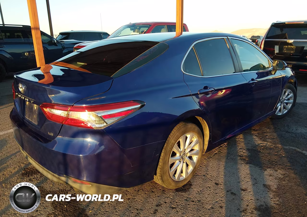 2018 Toyota Camry Le VIN:4T1B11HK5JU600312 - 4