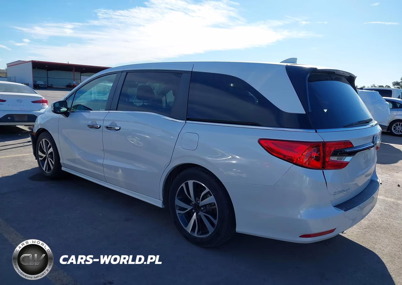 2023 Honda Odyssey Touring VIN:5FNRL6H84PB061570 - 3