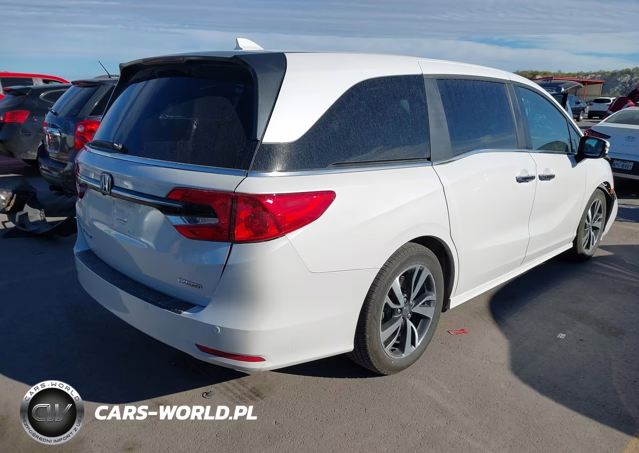 2023 Honda Odyssey Touring VIN:5FNRL6H84PB061570 - 4