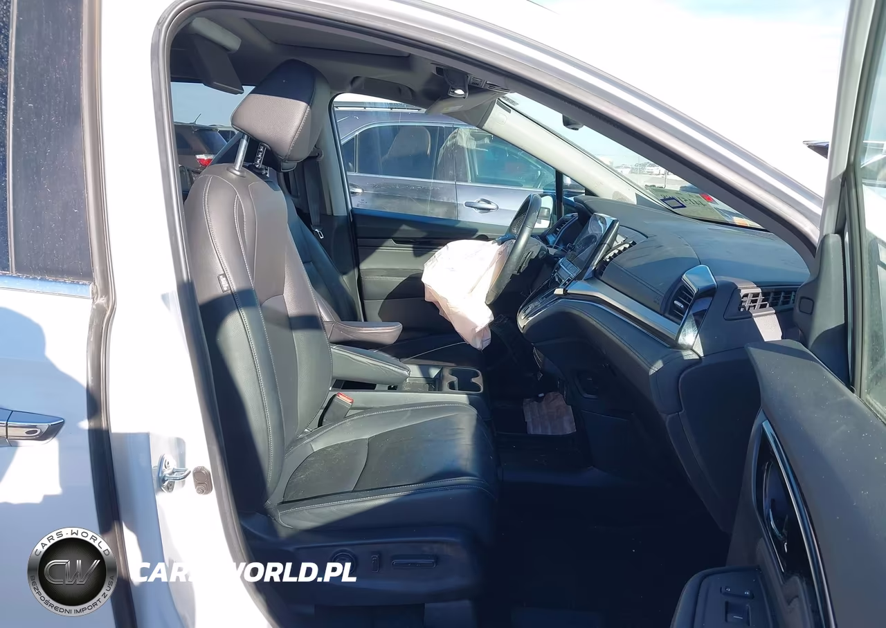 2023 Honda Odyssey Touring VIN:5FNRL6H84PB061570 - 5