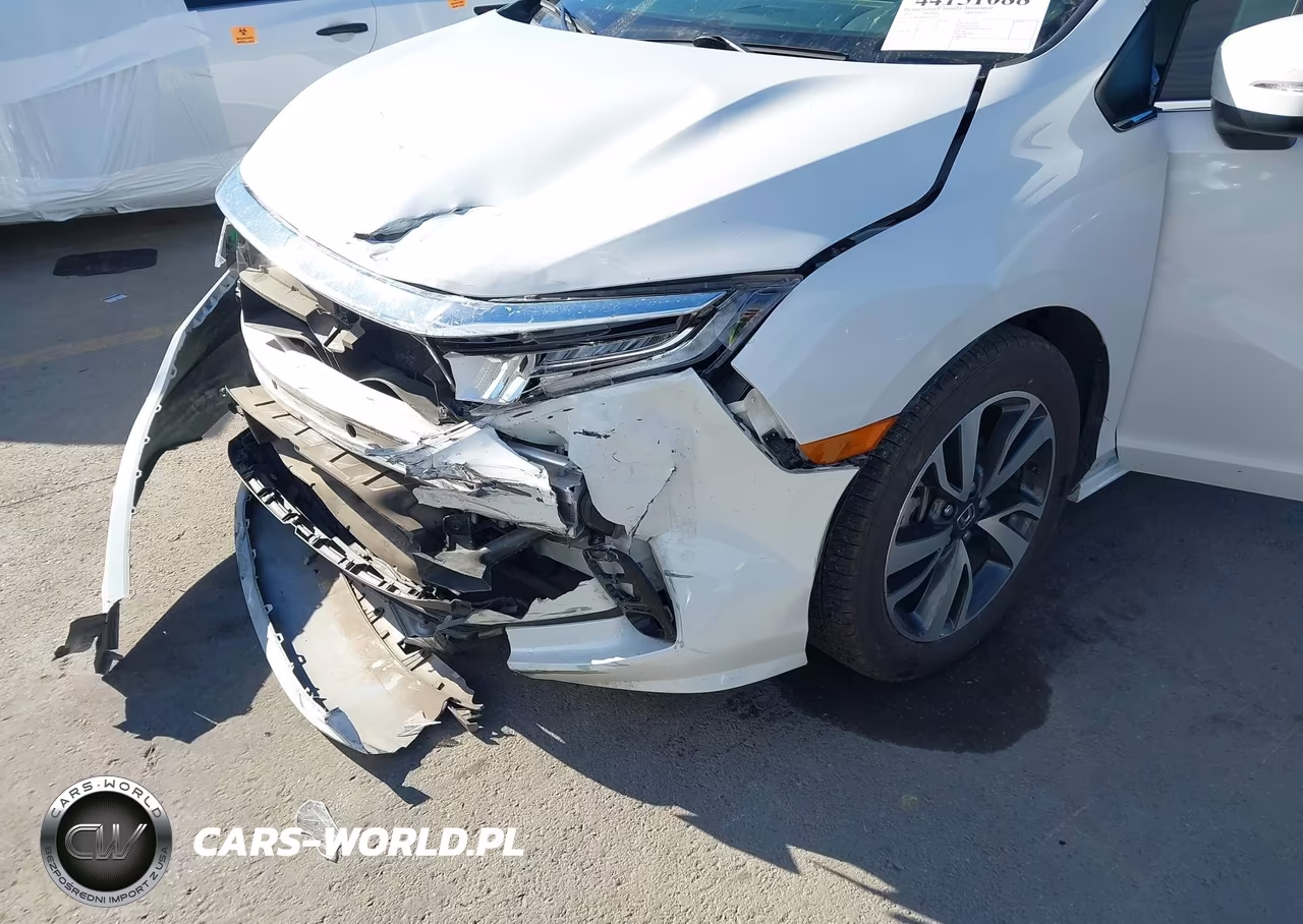 2023 Honda Odyssey Touring VIN:5FNRL6H84PB061570 - 6