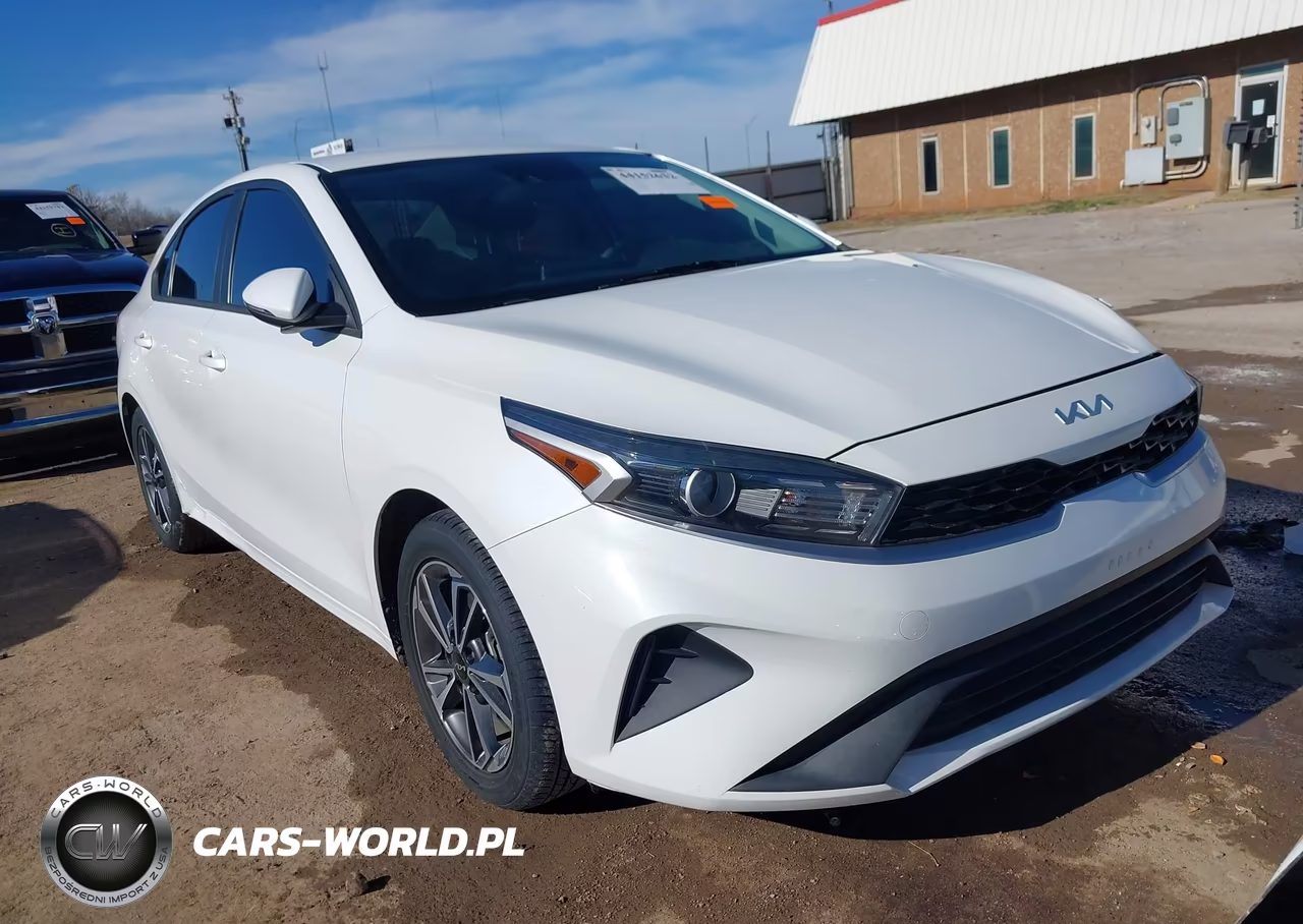 2022 Kia Forte Lxs – zdjęcie 1 z 17