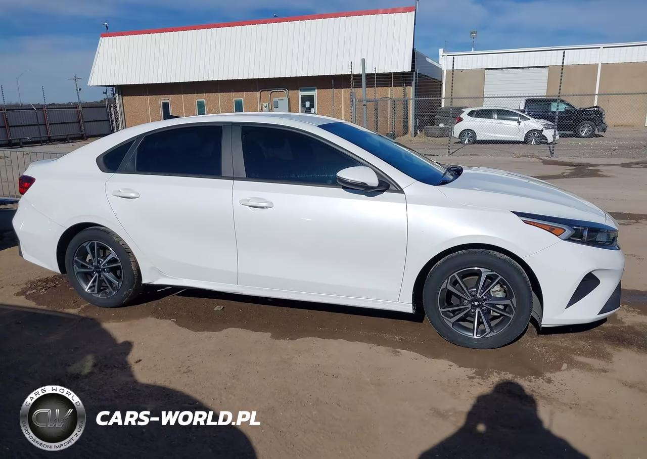 2022 Kia Forte Lxs VIN:3KPF24AD9NE476551 - 13