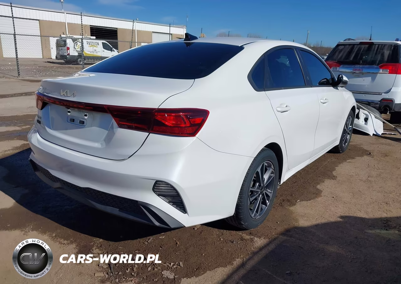 2022 Kia Forte Lxs VIN:3KPF24AD9NE476551 - 4