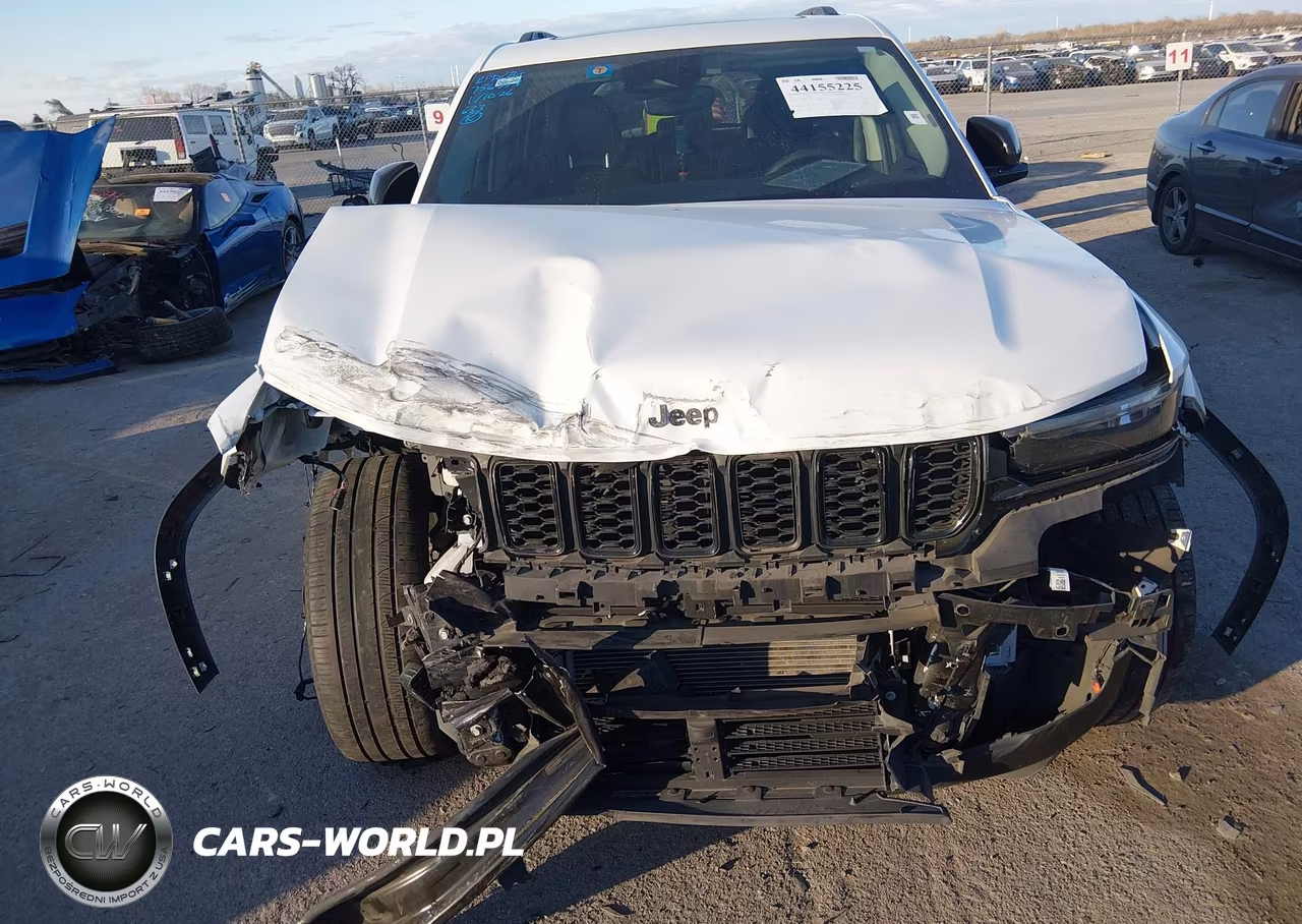 2023 Jeep Grand Cherokee Limited 4X4 VIN:1C4RJHBG0PC620997 - 6