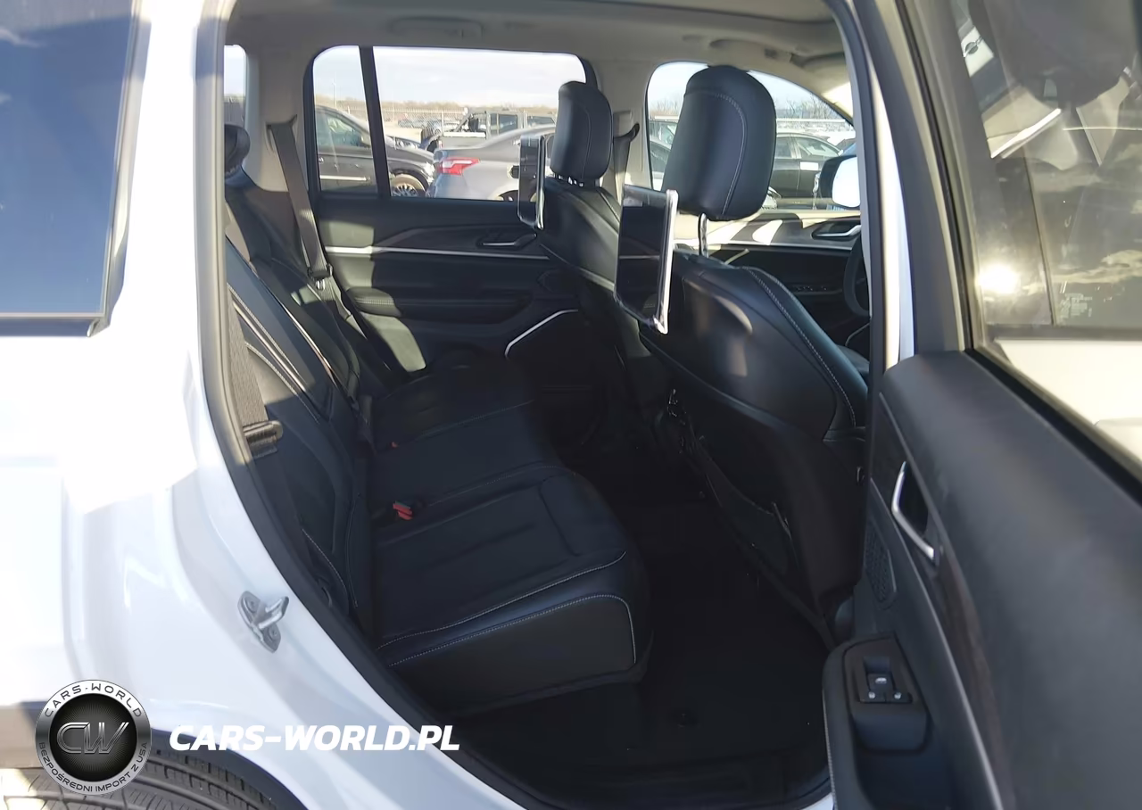 2023 Jeep Grand Cherokee Limited 4X4 VIN:1C4RJHBG0PC620997 - 8