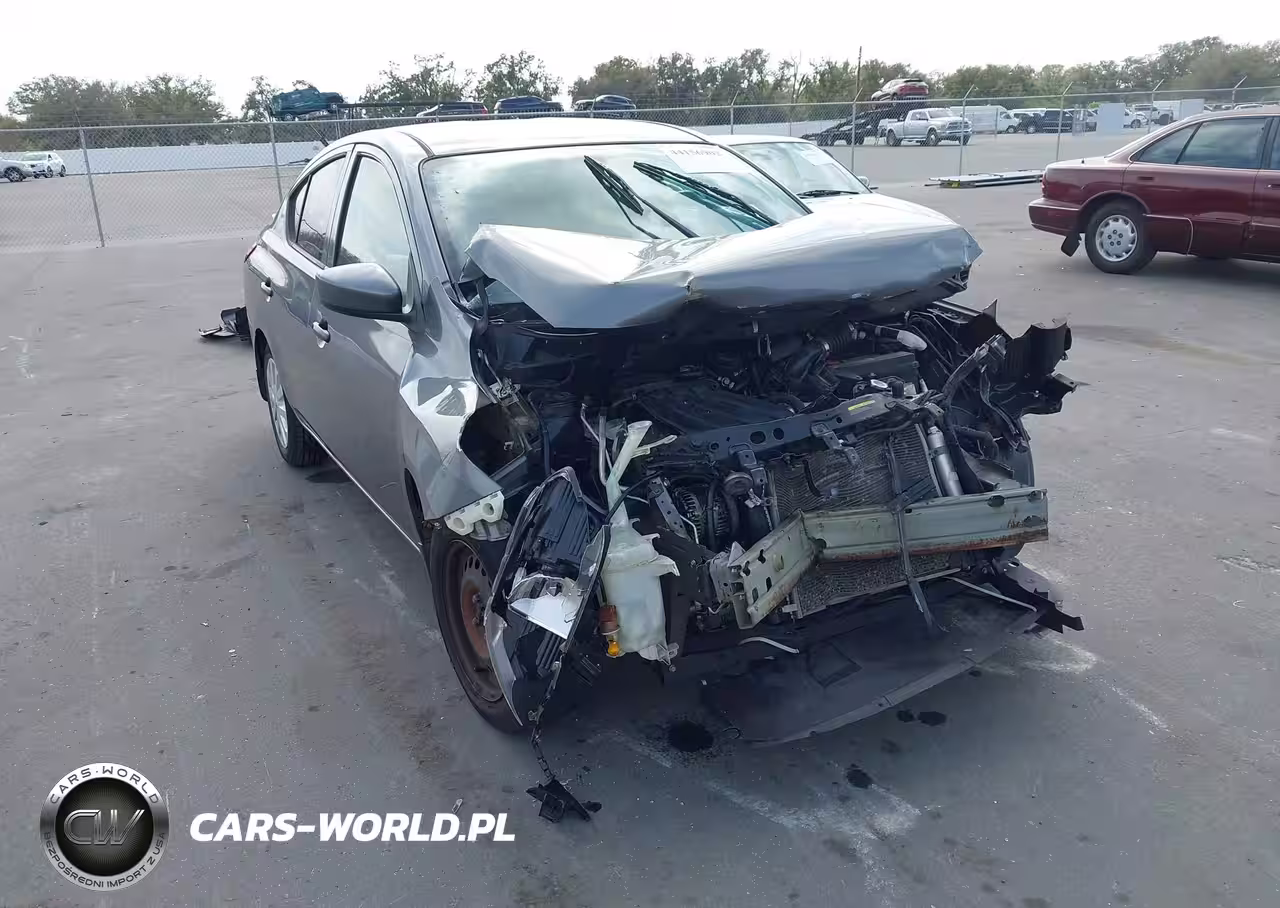 2017 Nissan Versa 1.6 S+