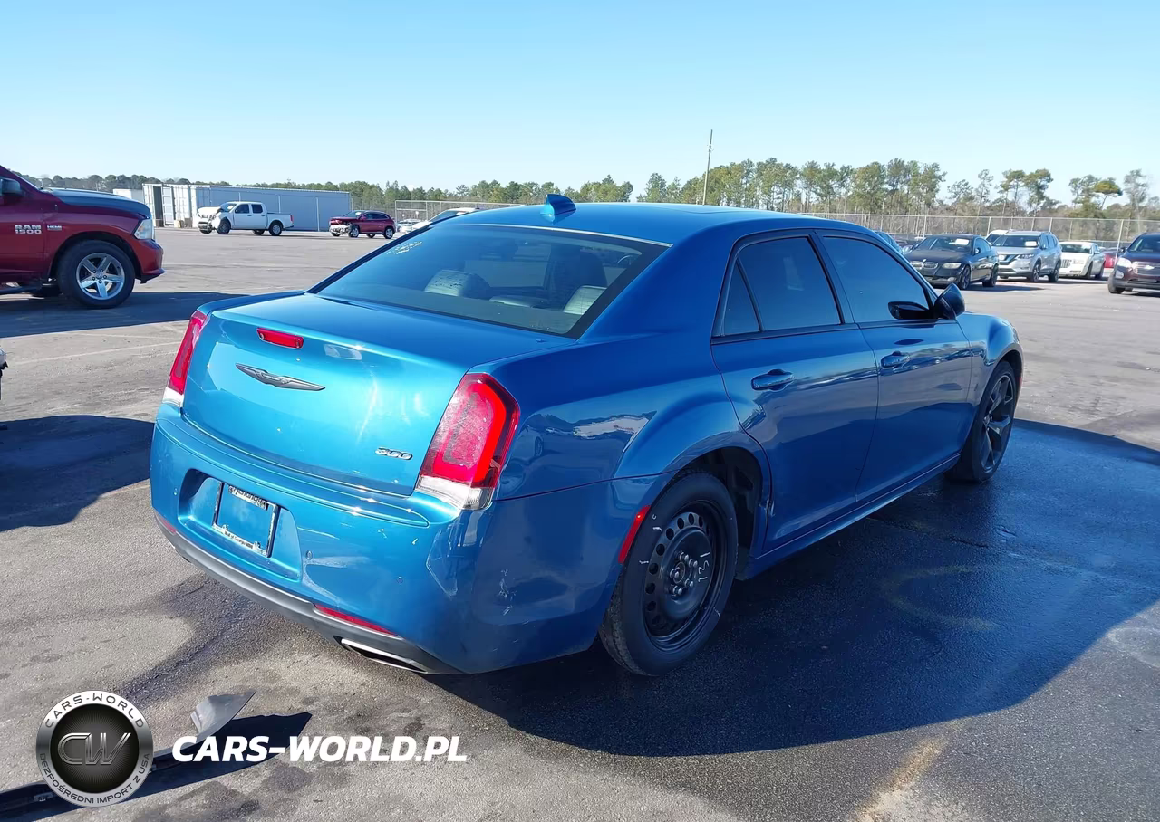 2022 Chrysler 300 Touring L VIN:2C3CCADG8NH221872 - 4