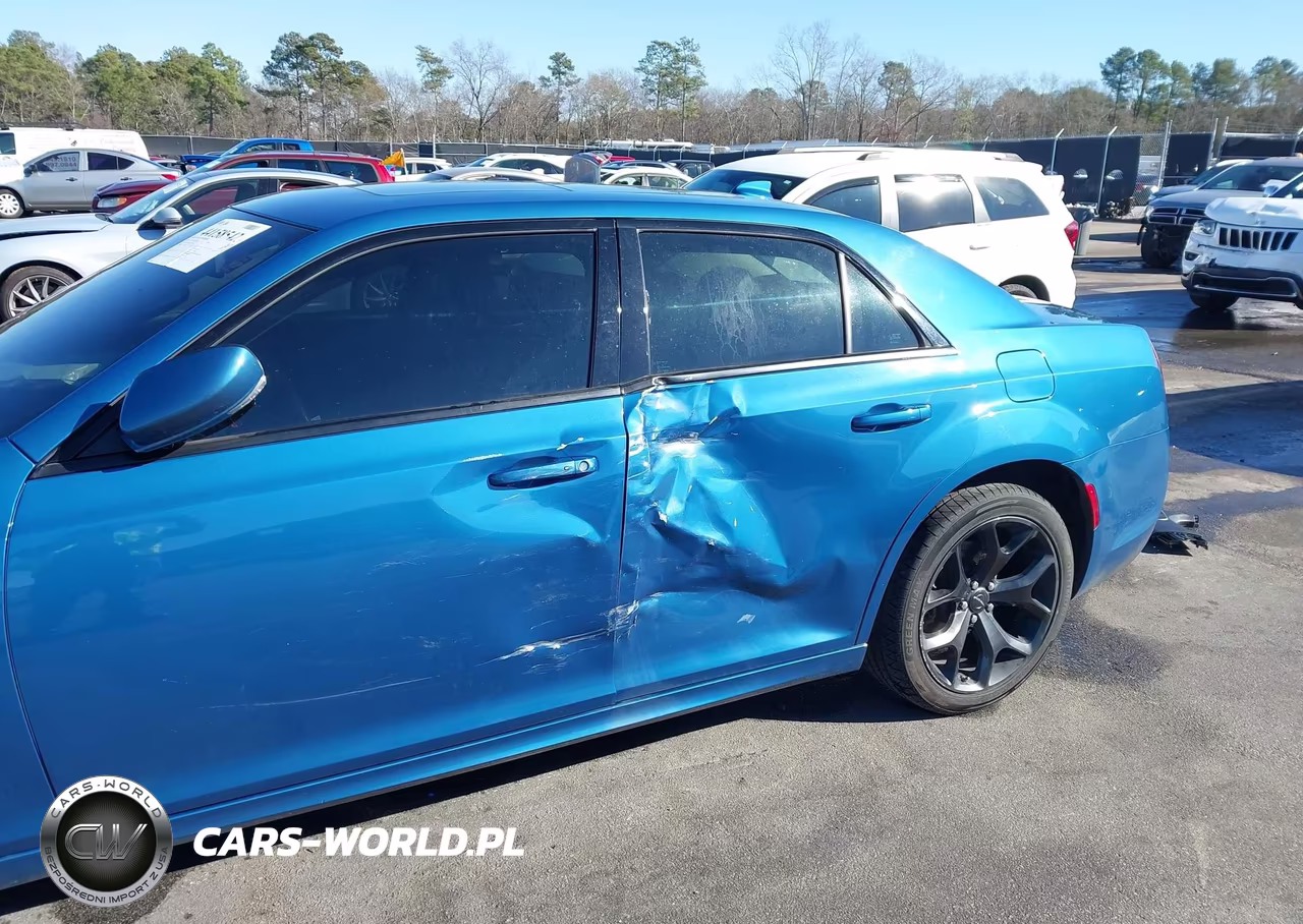2022 Chrysler 300 Touring L VIN:2C3CCADG8NH221872 - 6