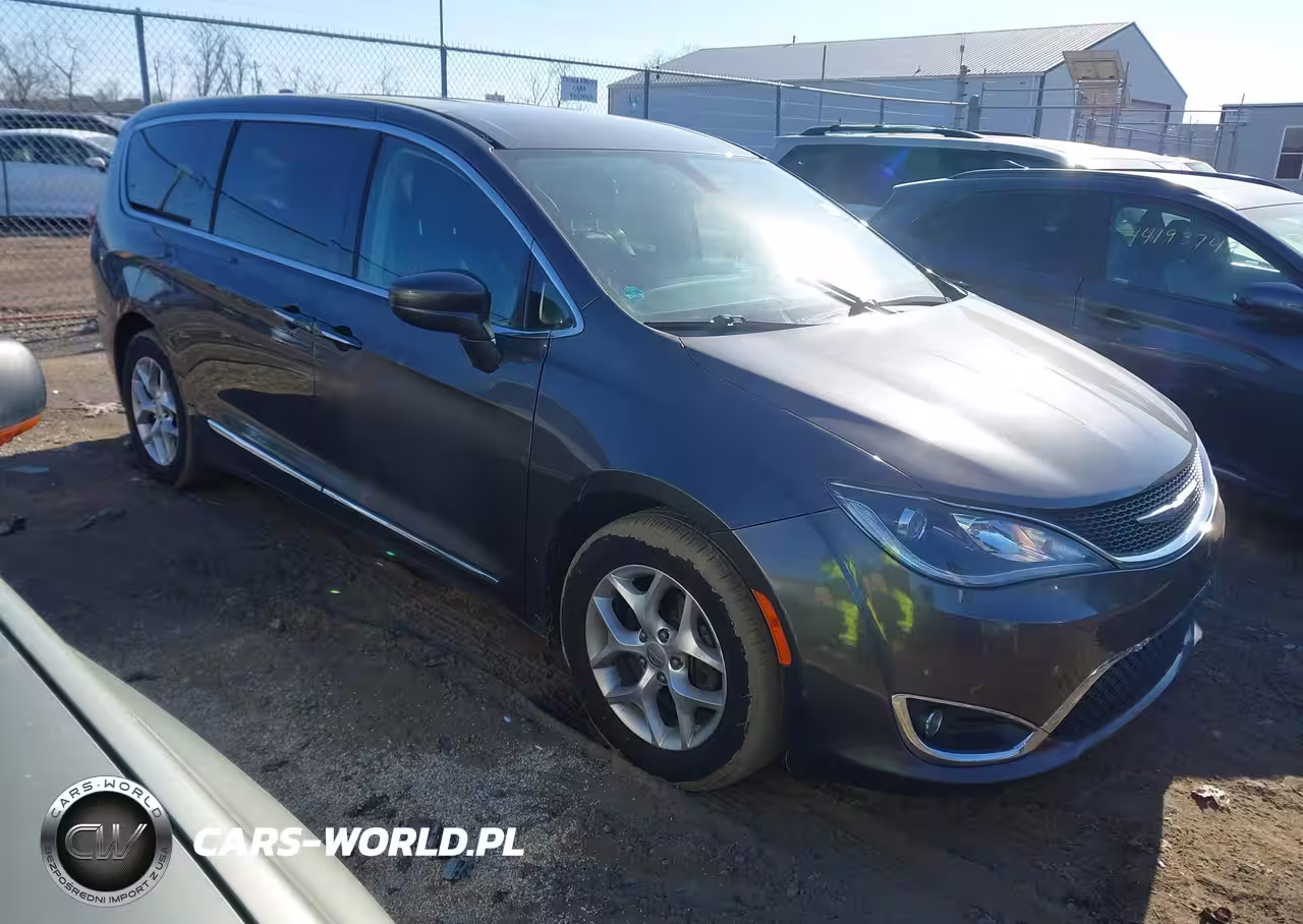2017 Chrysler Pacifica Touring-L