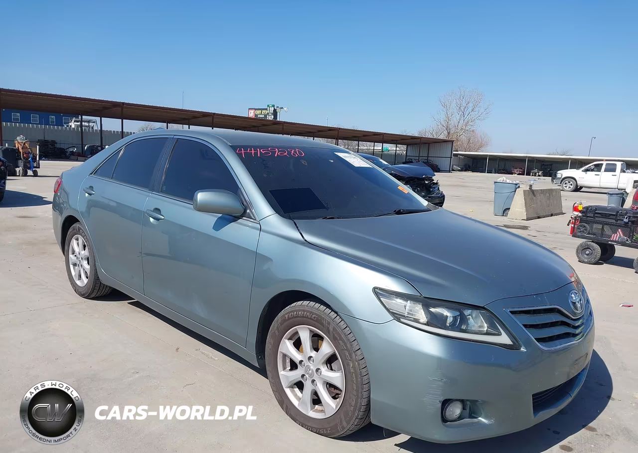 2011 Toyota Camry Le – zdjęcie 1 z 17