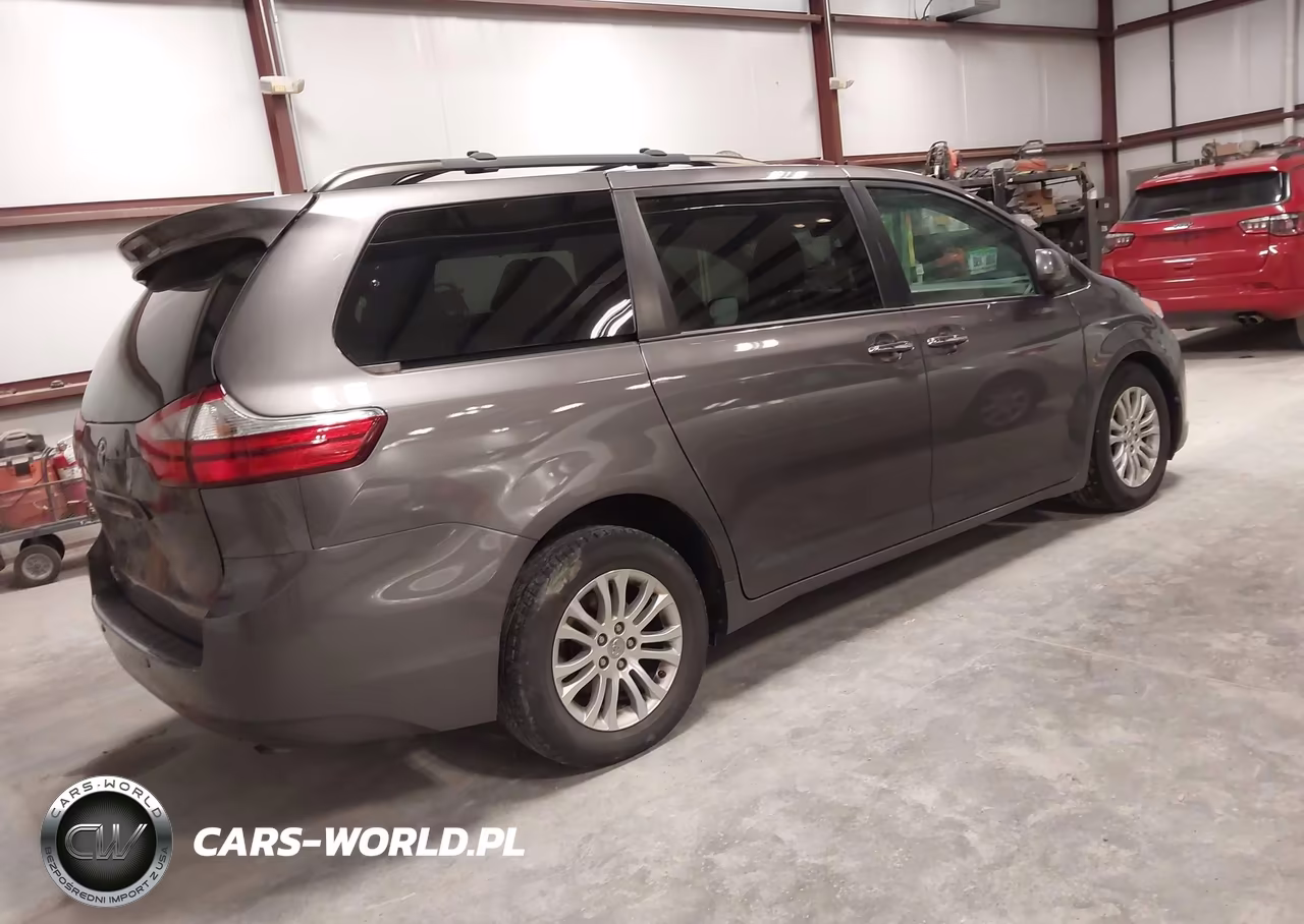2017 Toyota Sienna Xle 8 Passenger VIN:5TDYZ3DC1HS774796 - 4
