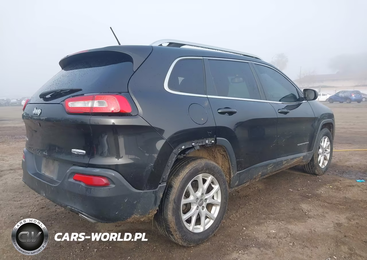 2015 Jeep Cherokee Latitude VIN:1C4PJMCS4FW792790 - 4