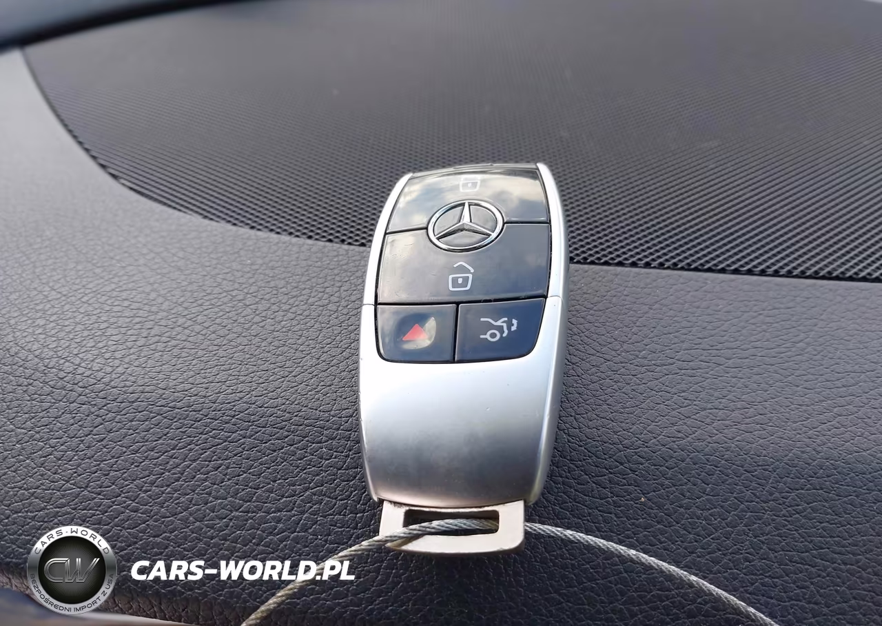 2018 Mercedes-Benz E 300 VIN:WDDZF4JBXJA393181 - 11