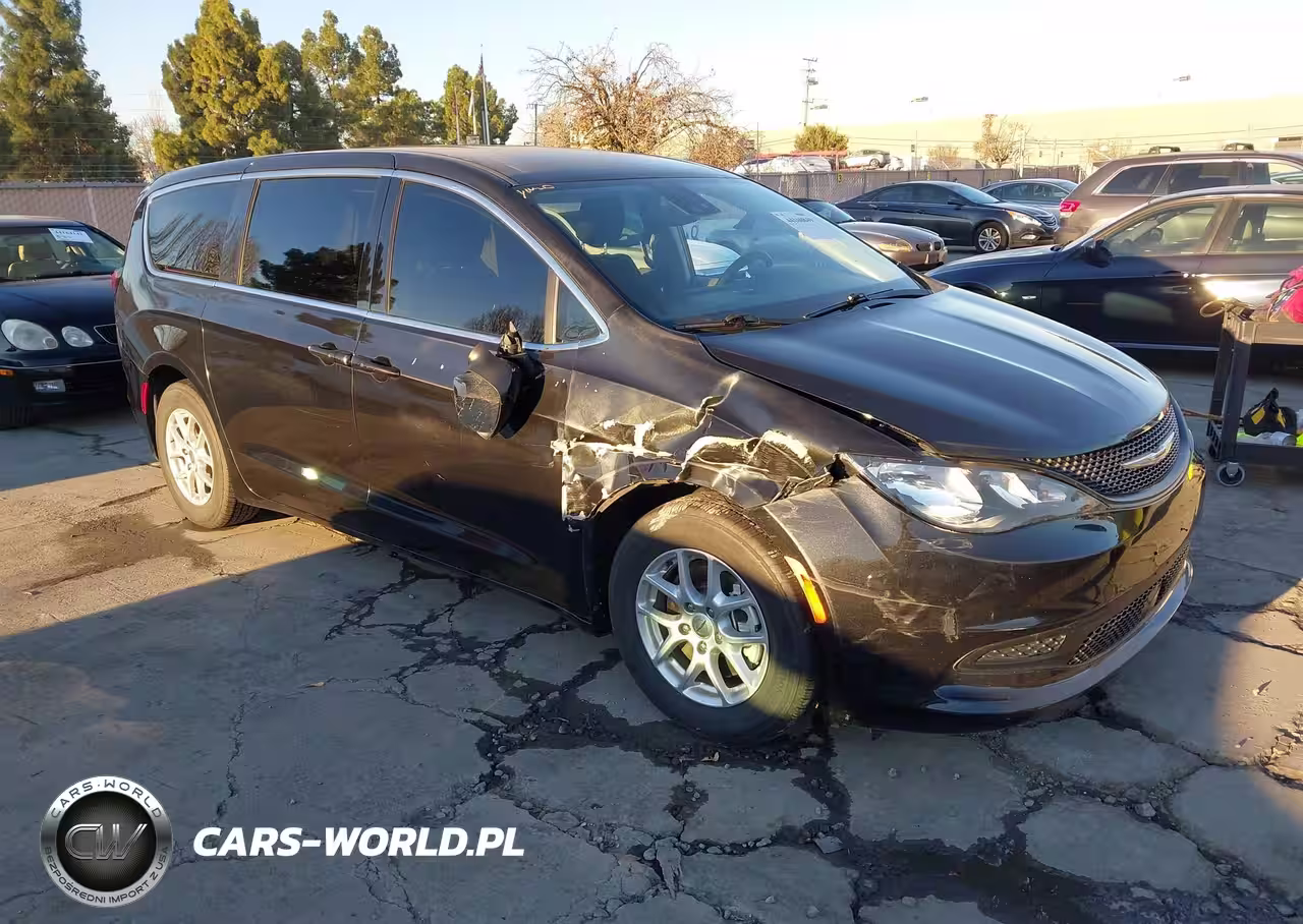 2023 Chrysler Voyager Lx