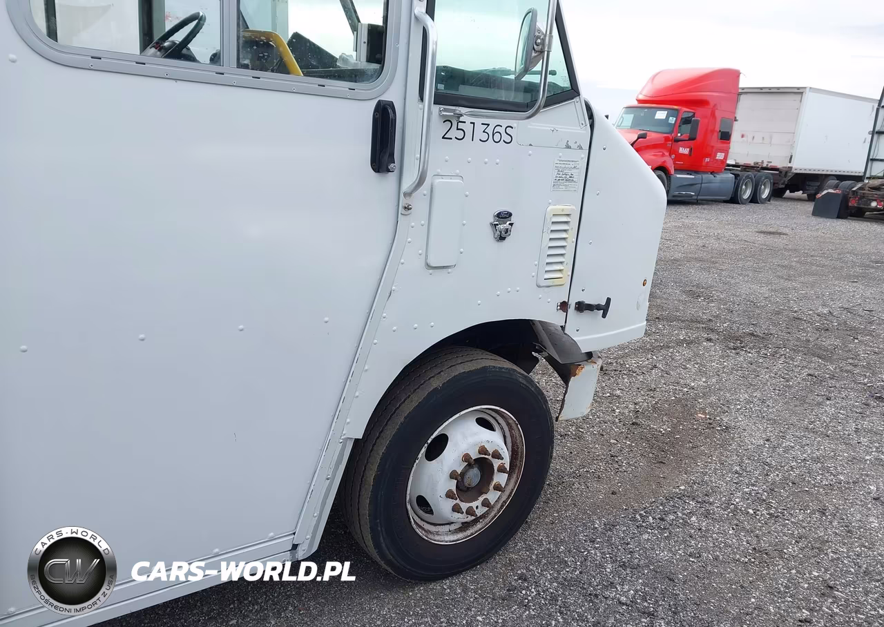2015 Ford F-59 Commercial Stripped VIN:1F66F5KY9F0A04004 - 12