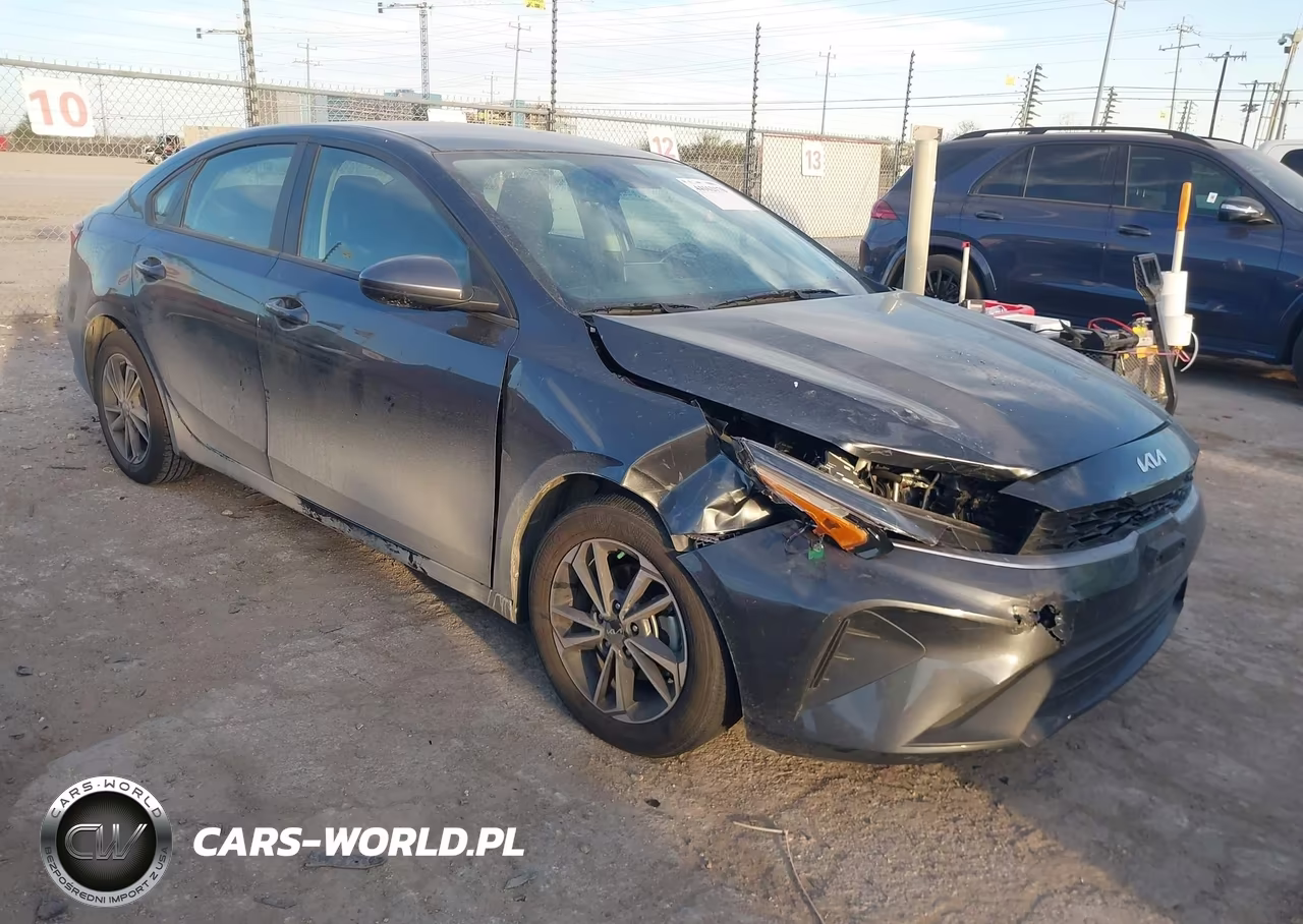 2024 Kia Forte Lxs – zdjęcie 1 z 16