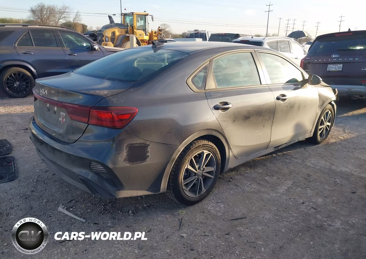 2024 Kia Forte Lxs VIN:3KPF24AD9RE767136 - 4