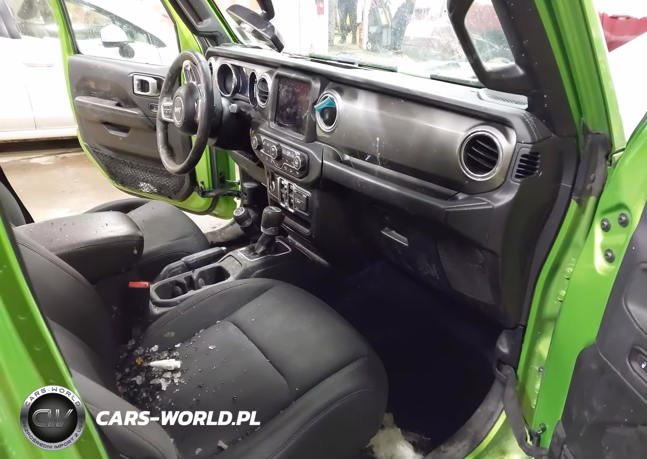 2019 Jeep Wrangler Unlimited Sahara 4X4 VIN:1C4HJXEG5KW548199 - 5