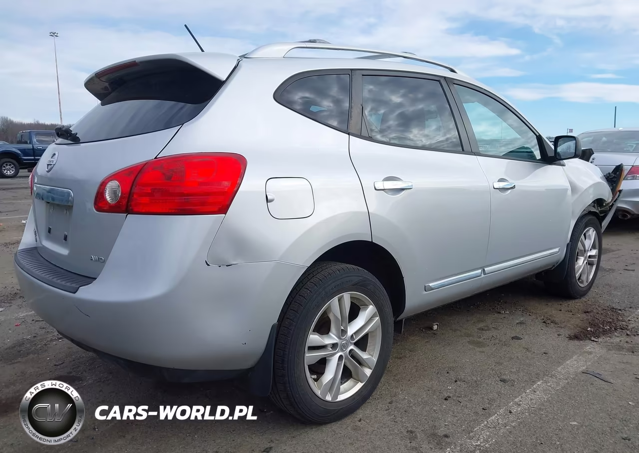 2015 Nissan Rogue Select S VIN:JN8AS5MV0FW259079 - 4