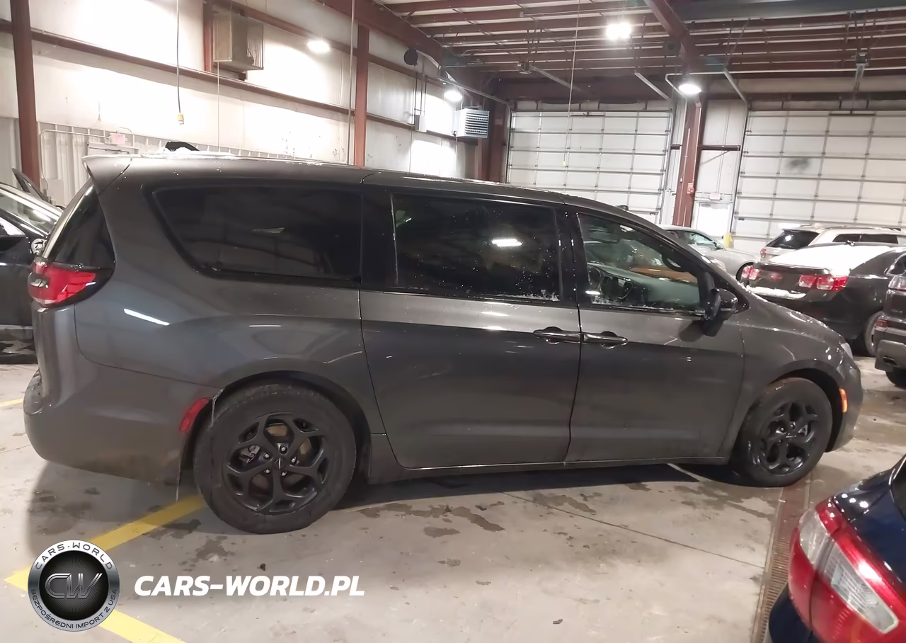 2023 Chrysler Pacifica Hybrid Limited VIN:2C4RC1S7XPR501542 - 13