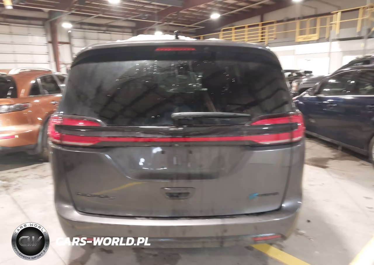 2023 Chrysler Pacifica Hybrid Limited VIN:2C4RC1S7XPR501542 - 16