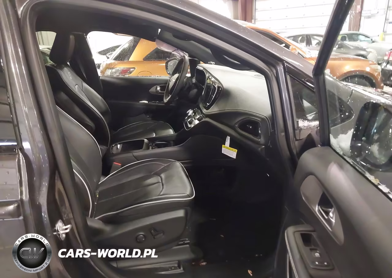 2023 Chrysler Pacifica Hybrid Limited VIN:2C4RC1S7XPR501542 - 5