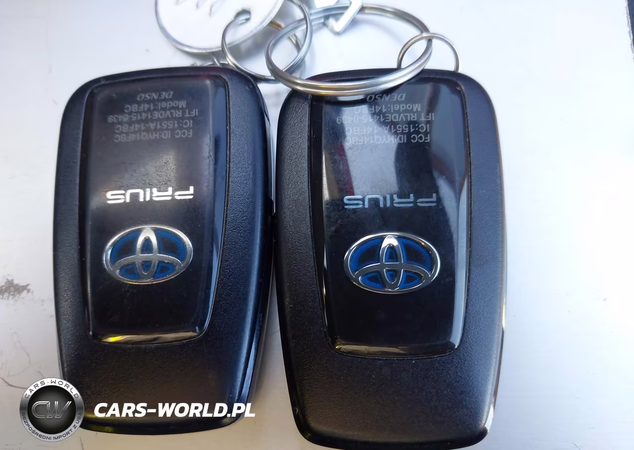 2017 Toyota Prius Four VIN:JTDKARFU3H3538710 - 11
